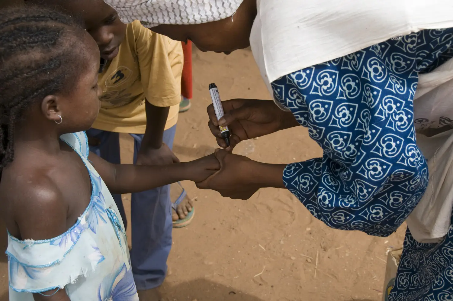 Niger health worker during vaccination campaign