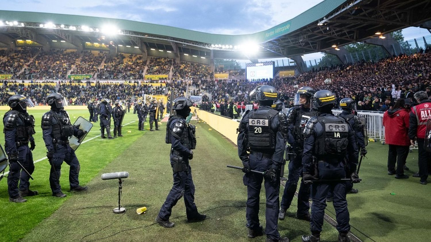 Ligue 1 : la ministre des Sports dénonce des “scènes de violence inacceptables” lors du match Nantes