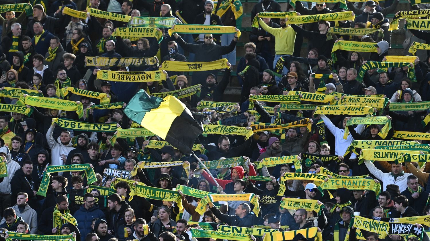 Ligue 1 : le match entre Nantes et Toulouse interrompu après l’irruption de supporters nantais sur la pelouse de la Beaujoire