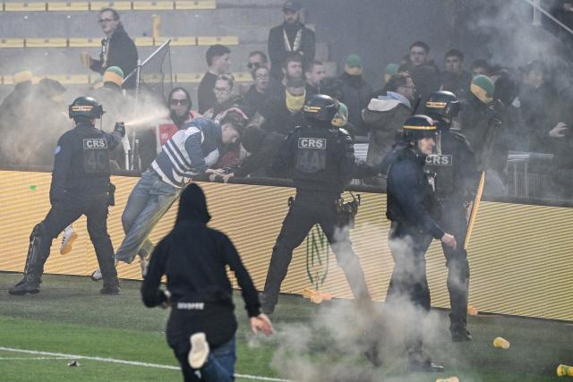 Match nantes toulouse interrupted after pitch invasion and fireworks