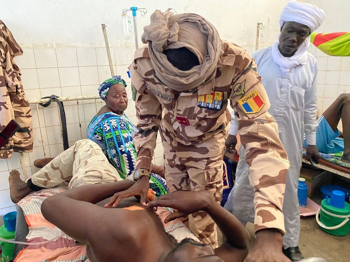 Chad-CAR joint force commander visiting injured soldiers in Korbol