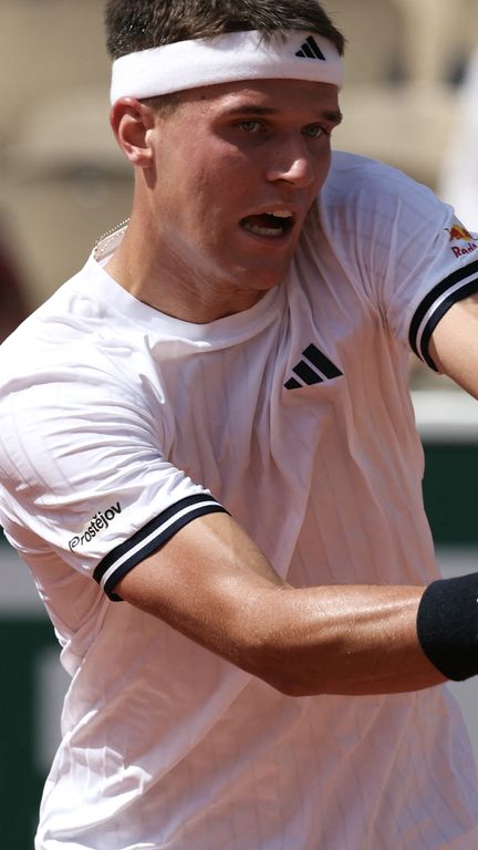 Le Tchèque Jakub Mensik à l'occasion du 1er tour de Roland-Garros, le 24 mai 2026. (ALAIN JOCARD / AFP)