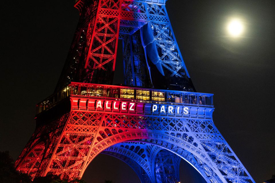 The Eiffel Tower illuminated in PSG colors