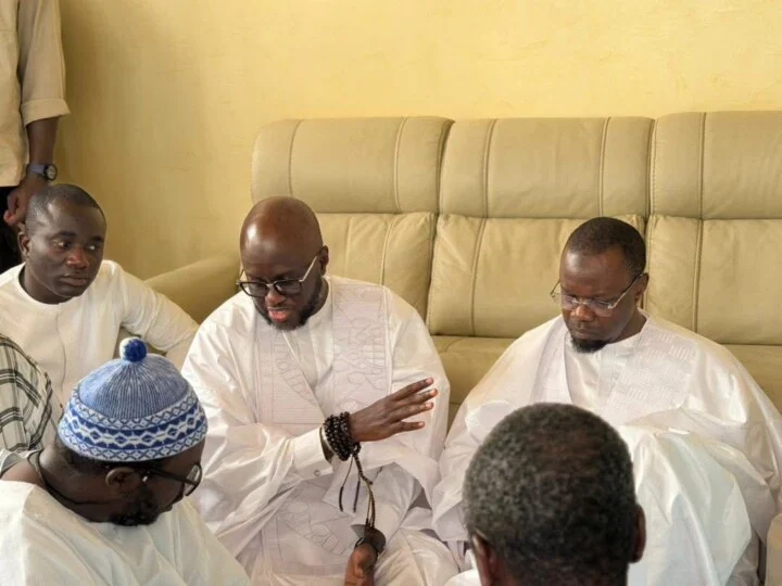 Ousmane Sonko mourns Serigne Cheikh Saliou Mbacké in Touba Touba: The emotional farewell of Ousmane Sonko to his spiritual father, Serigne Cheikh Saliou Mbacké