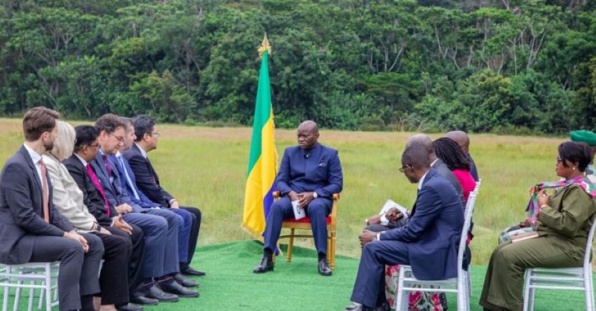 Diplomats gathered around Gabon's Head of State at Kobe-Kobe