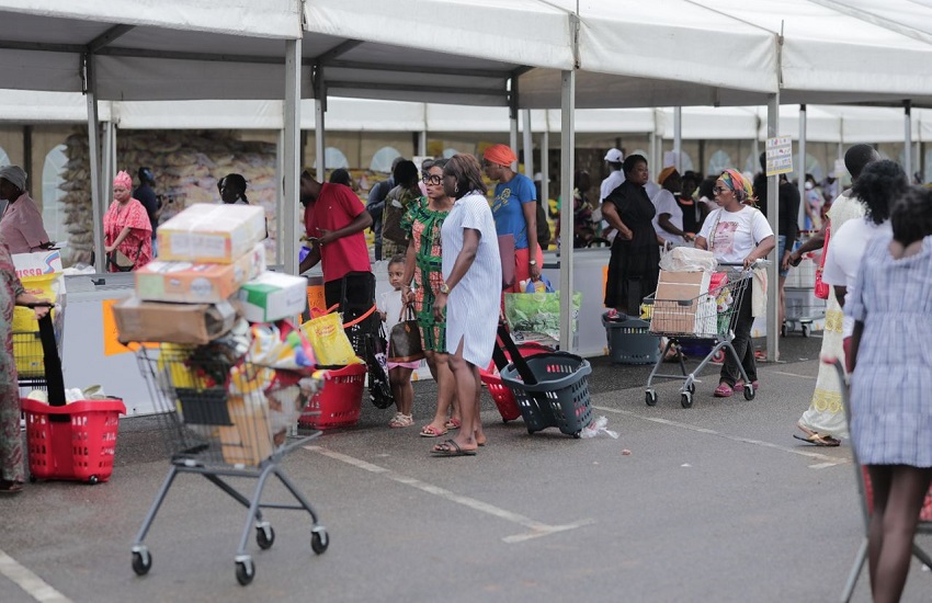 Mega market in Angondjé
