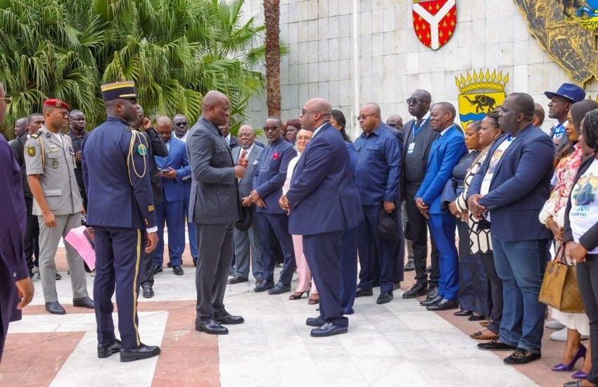 Representatives from Ogooué-Maritime meeting with Gabon's President at the presidential palace