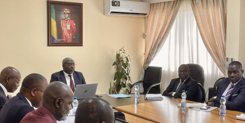 Government officials in a meeting at the General Secretariat of the Gabonese Government