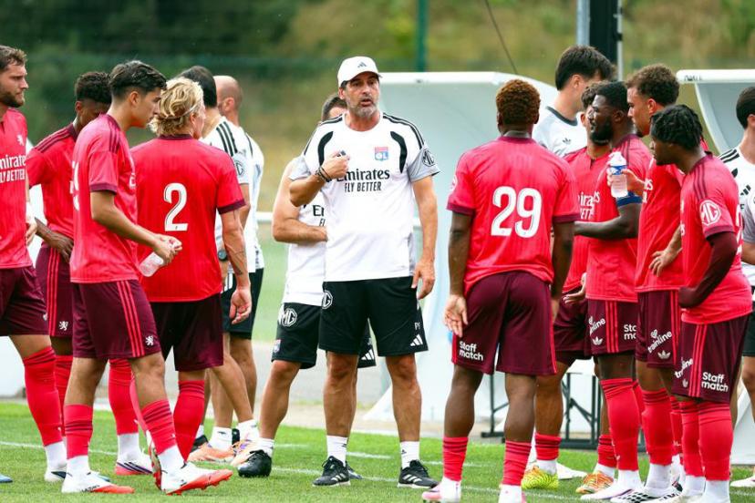 Paulo Fonseca and his players during the friendly match between Lyon and FC Saint-Gall (6-3), July 11. (S. Pillaud/Icon Sport)