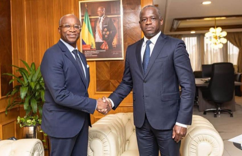 Gabonese and Monegasque officials in discussion