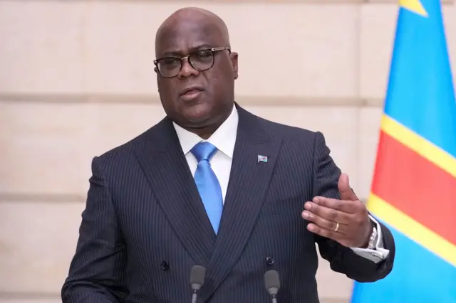 Le président congolais Félix Tshisekedi s'exprime lors d'une conférence de presse à l'Élysée, à l'occasion d'une visite à Paris, en France, le 30 avril 2024.